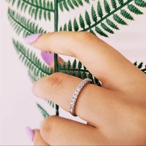 New Women’s 925 Silver Beautiful Simple Lovely Ring